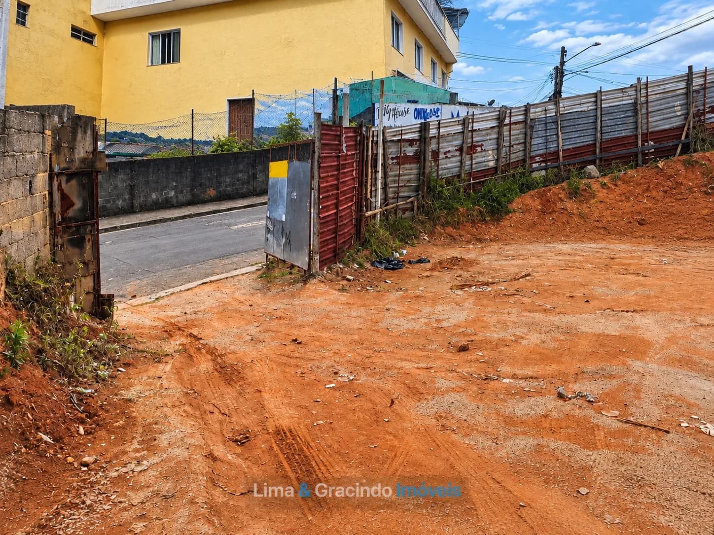 Terreno de 454,30 m² com Casa de 2 Dormitórios | Escriturado | R$ 980.000 — foto 1 de 5
